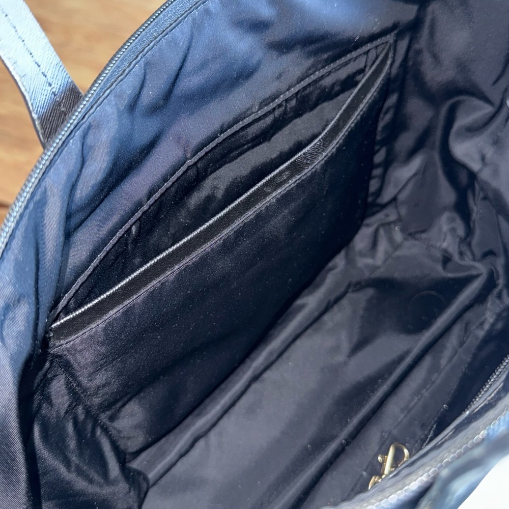 🔥Michael Kors | Black Purse with Zip Close and Trolly Sleeve and Tons of Storage - Picture 7 of 16